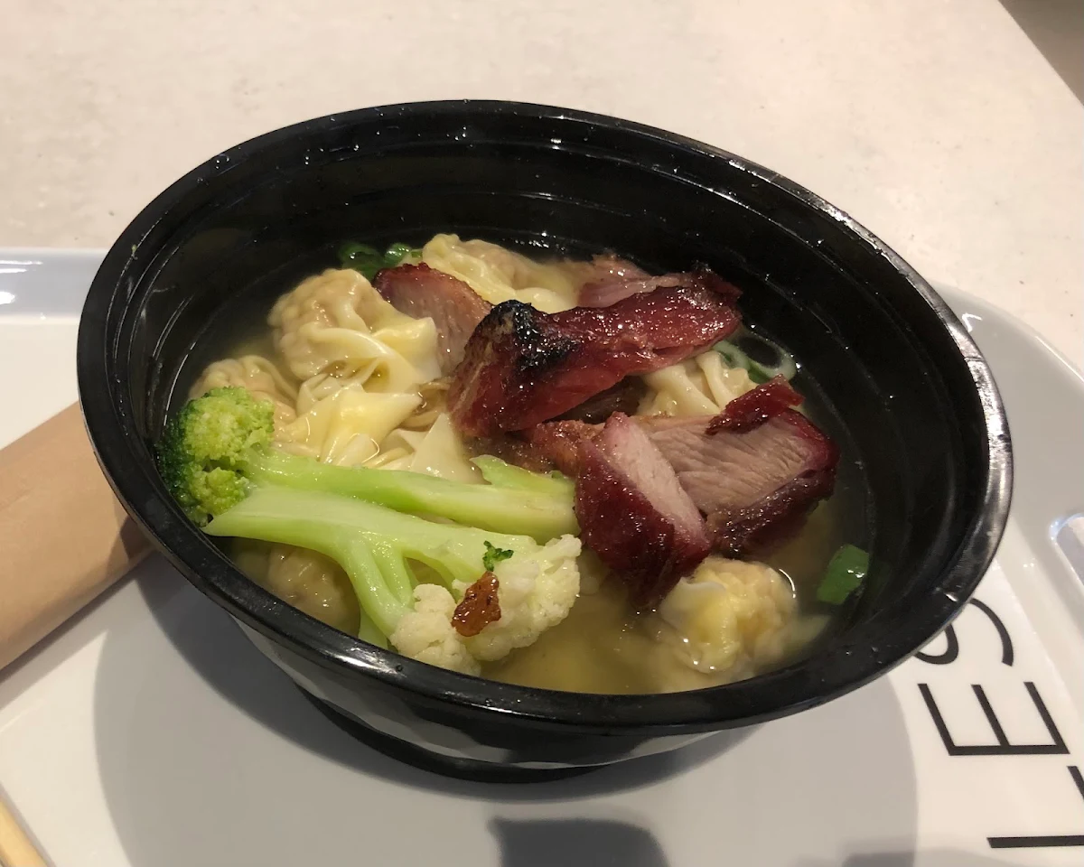wonton noodle soup 云吞汤面